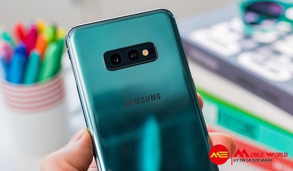 Trên tay Samsung Galaxy S10e - Siêu phẩm nhỏ nhưng có võ