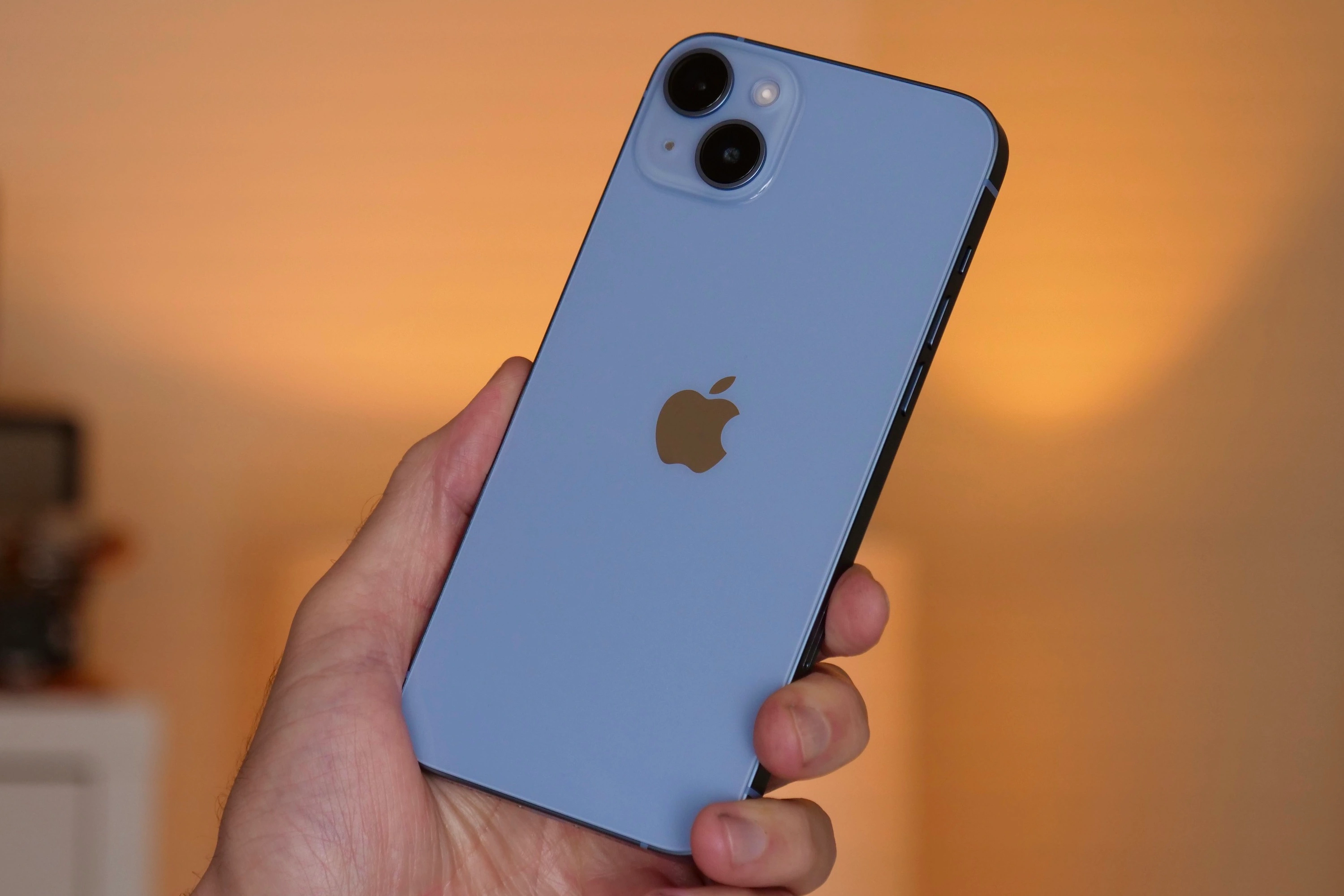 Các chấm màu xanh và cam trên iPhone 14 có ý nghĩa gì?