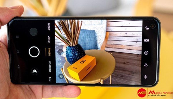 Giải trí mùa Euro với 5 smartphone màn hình to, pin khủng