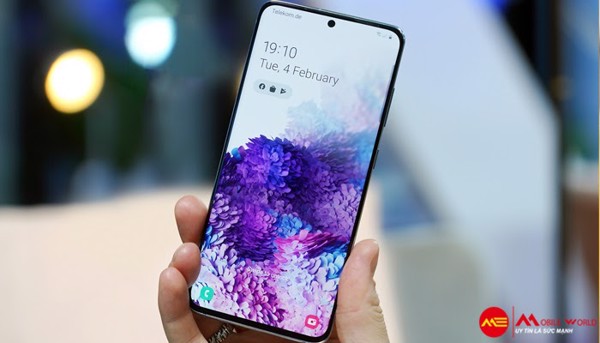 Giải trí mùa Euro với 5 smartphone màn hình to, pin khủng