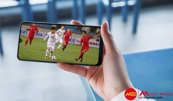 Giải trí mùa Euro với 5 smartphone màn hình to, pin khủng