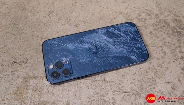 Có nên sử dụng ốp lưng iPhone 12 hay không?