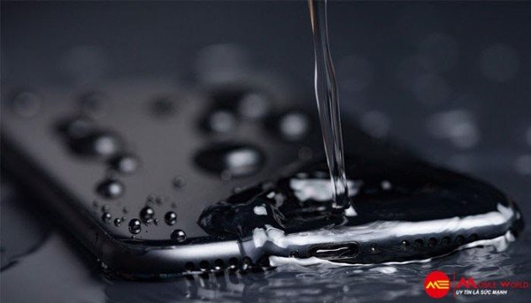 Khám phá khả năng chống nước của Series iPhone 11