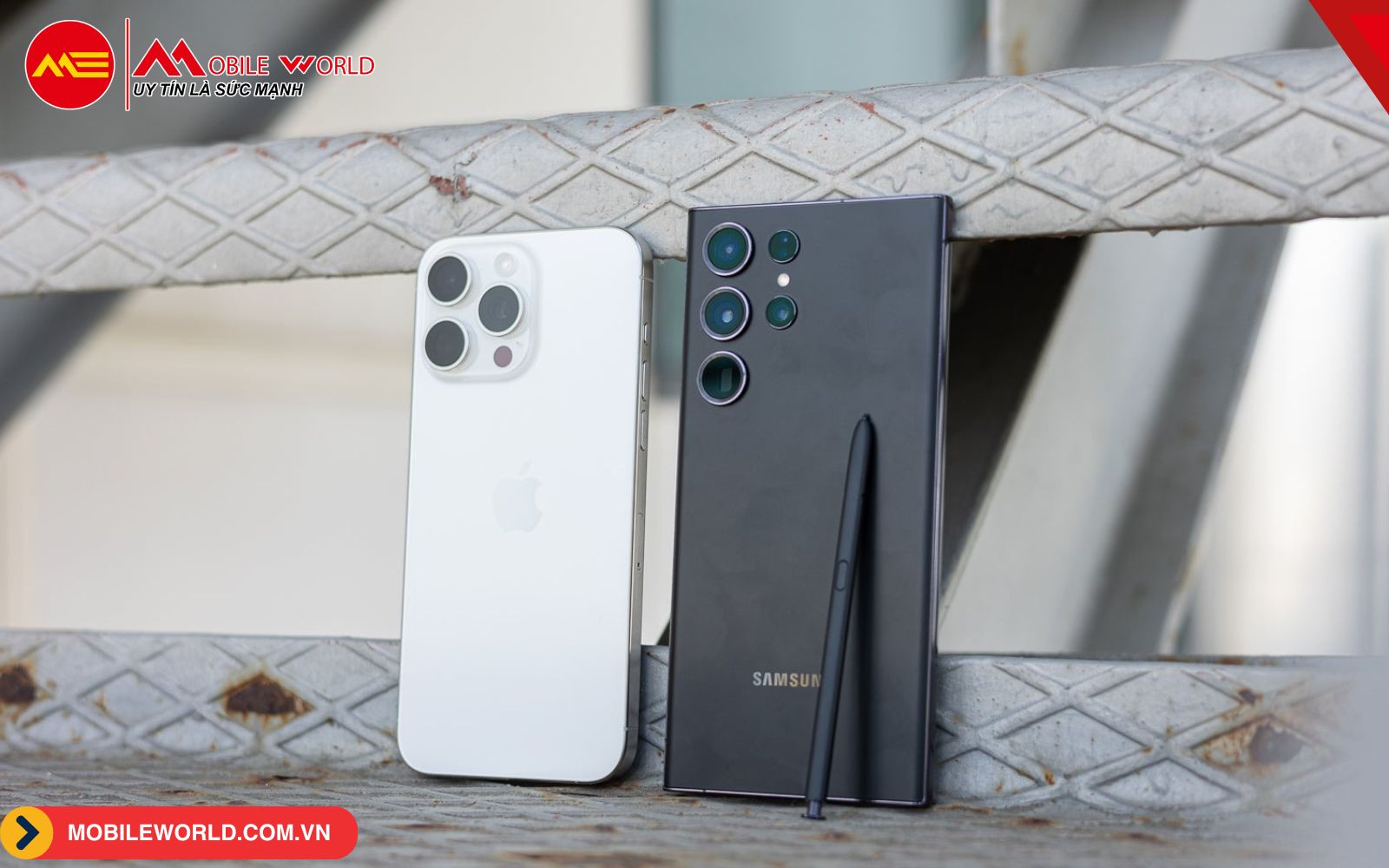so-sanh-s24-ultra-va-iphone-15-pro-max-nen-mua-dien-thoai-nao-02-mobileworld-com-vn
