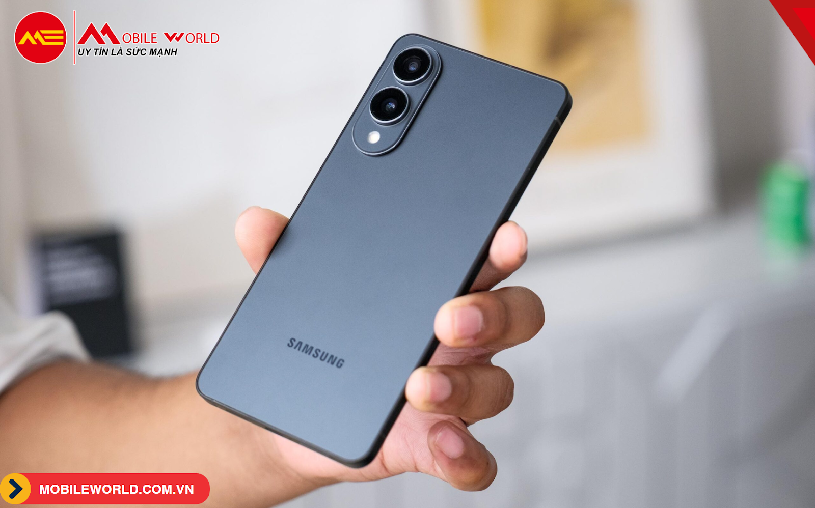 top-10-dien-thoai-samsung-nho-gon-dep-de-cam-dang-so-huu-03-mobileworld-com-vn