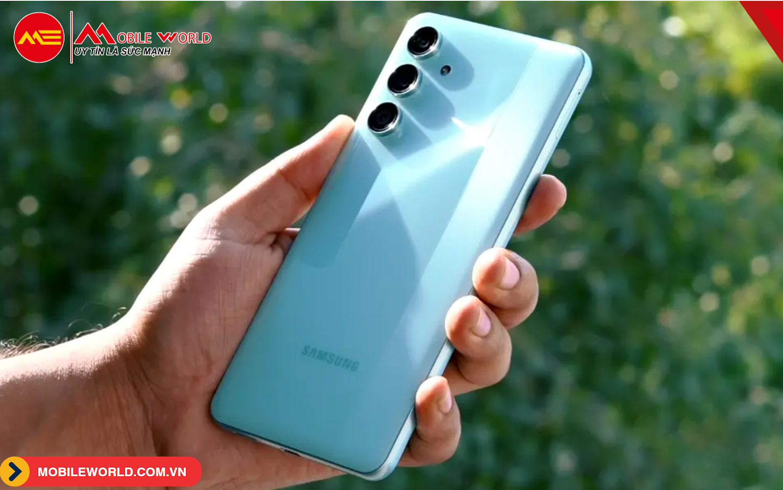 top-10-dien-thoai-samsung-nho-gon-dep-de-cam-dang-so-huu-08-mobileworld-com-vn