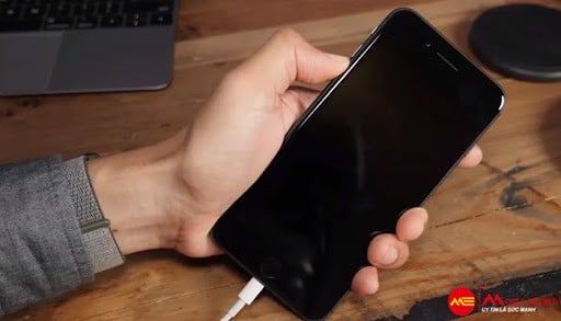 iPhone kích pin là gì, cách test pin iPhone trước khi mua