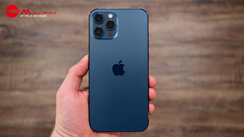 iPhone 12 Pro Max với mức giá giảm xuống chỉ hơn 13 triệu đồng.