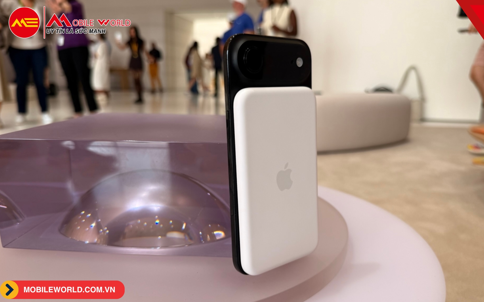 Máy có phụ kiện pin MagSafe